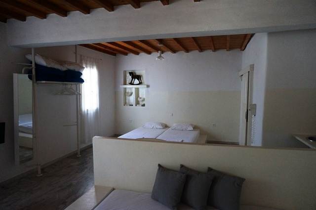 m for manos rooms in Mykonos town
