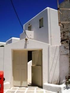 nikos-apartments-building-entrance